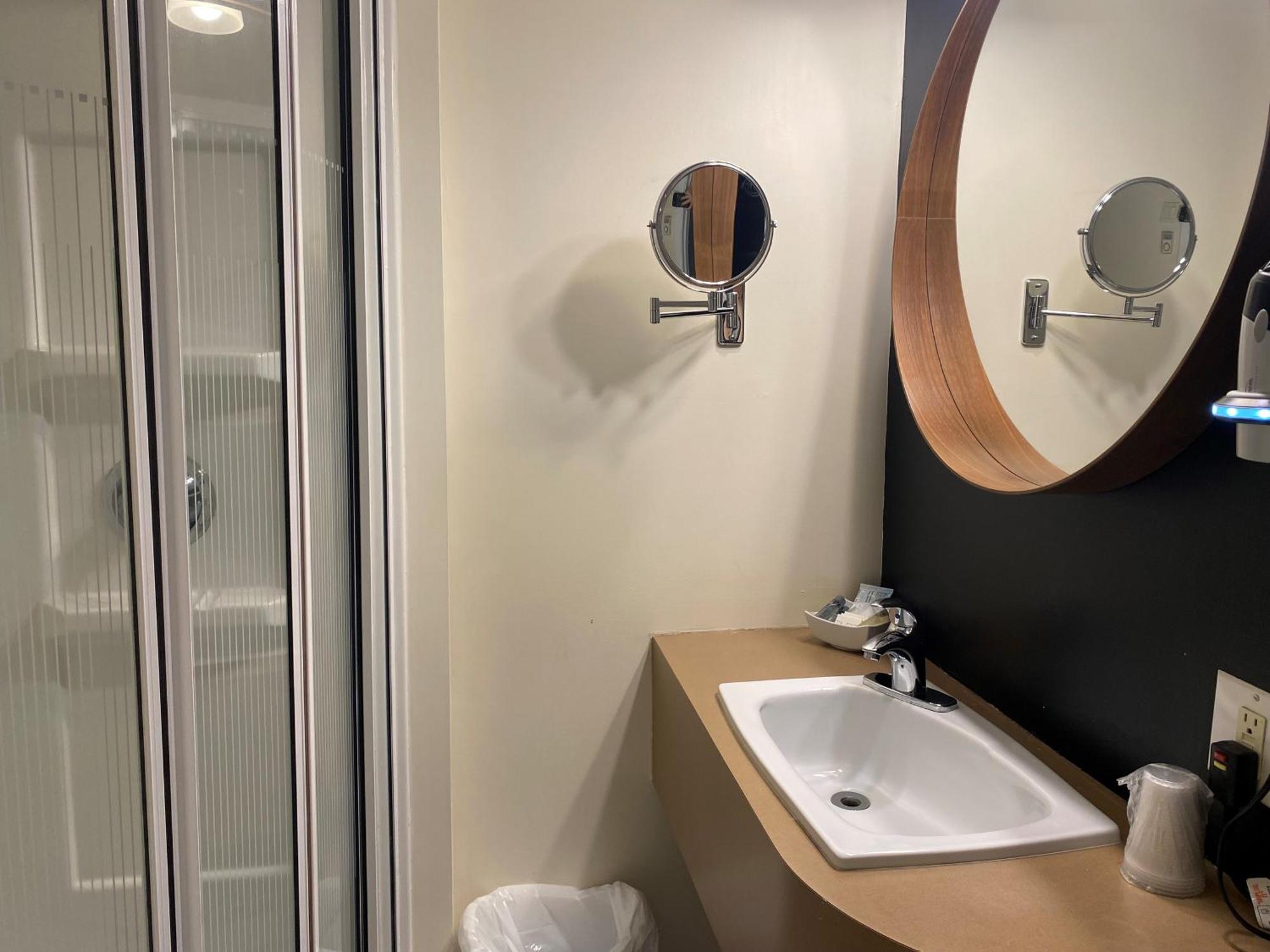 Hotel Centre-Ville Монманьи Экстерьер фото